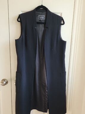 le chateau Black Long Sleeveless Vest L
